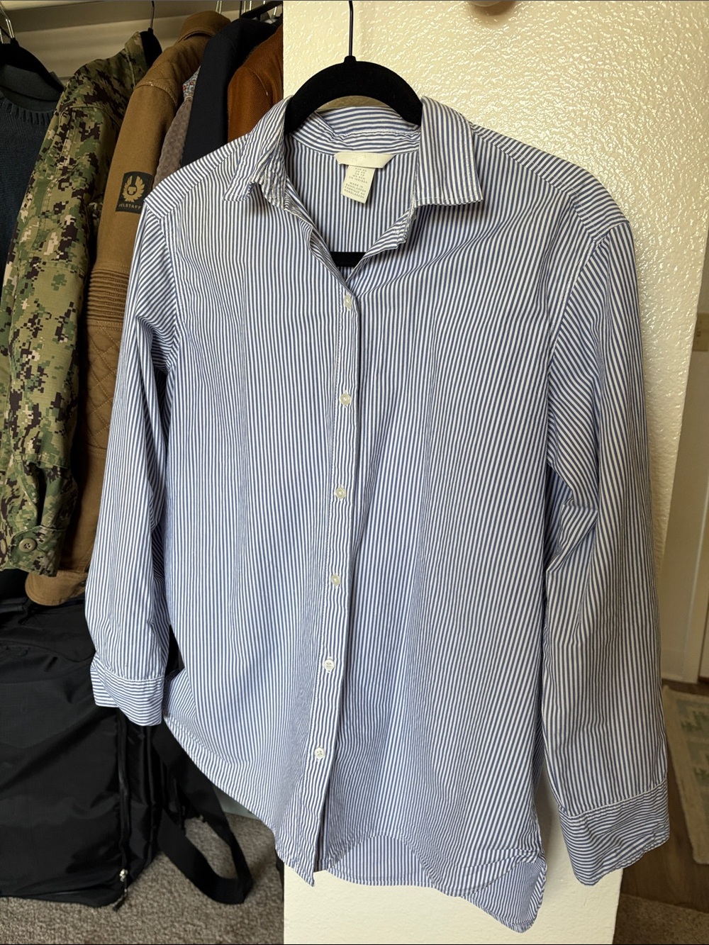 Men's Blue and White Stripe Button-Up Shirt